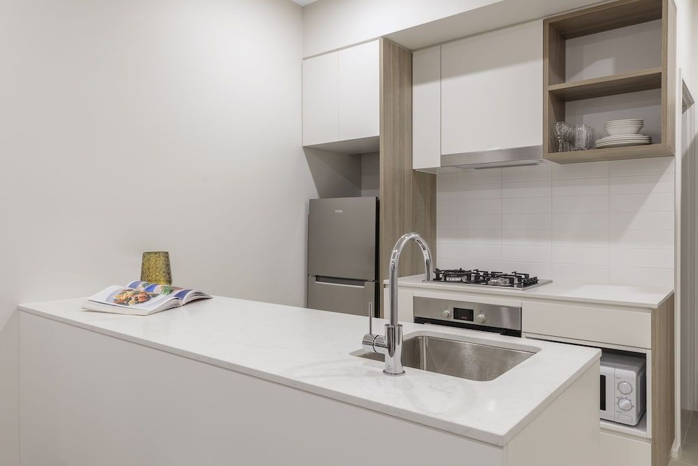 Brady Apartment Hotel Hardware Lane