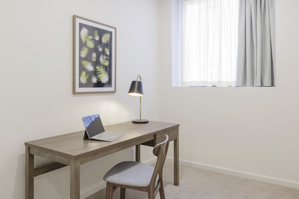 Brady Apartment Hotel Hardware Lane One Bedroom Apartment + Study 5