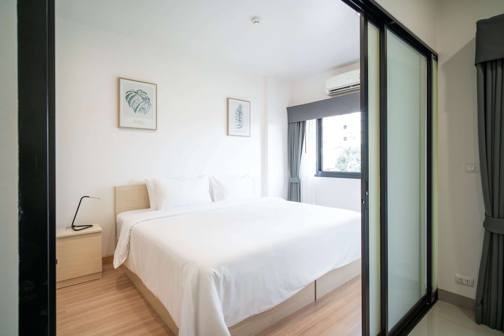 KOS Hotel Suvarnabhumi Airport Superior Double Room 10