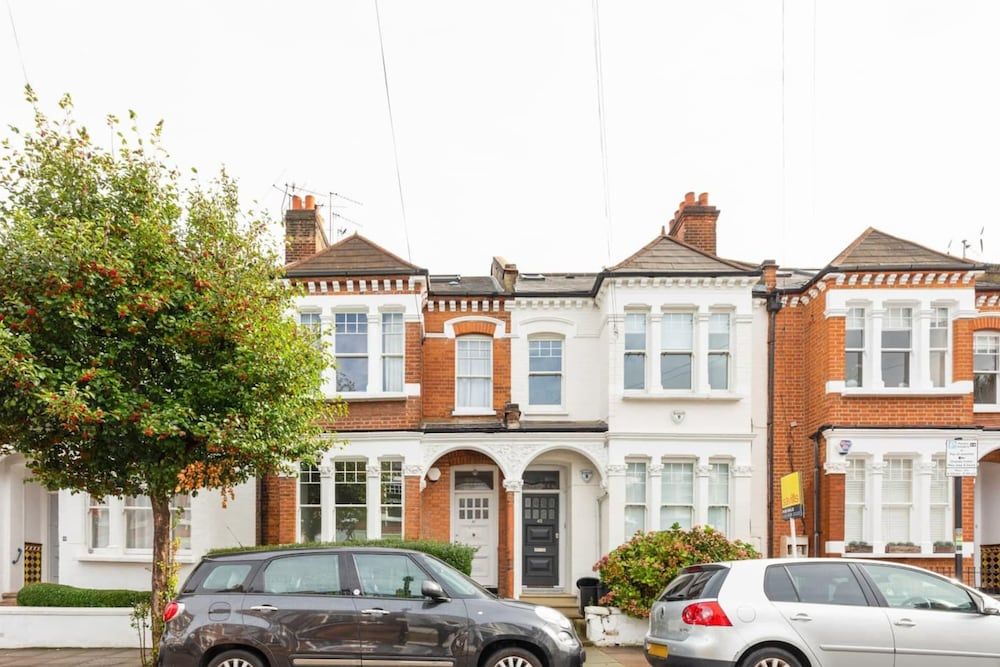 undefined Stunning 2 Bed Apt W Garden in Clapham 3