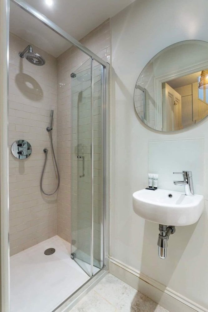 Stunning 2 Bed Apt W Garden in Clapham Apartment (2 Bedrooms) 10