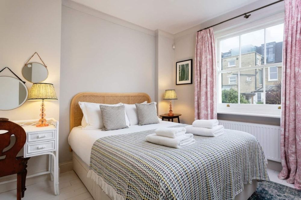 undefined Stunning 2 Bed Apt W Garden in Clapham 6