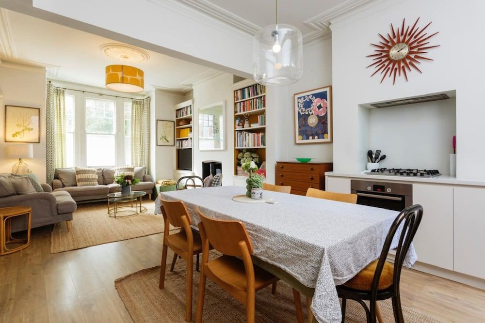 undefined Stunning 2 Bed Apt W Garden in Clapham 8