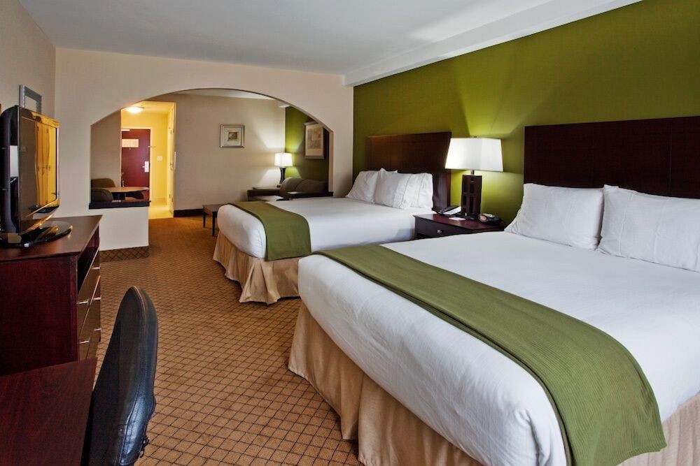 Suite, 1 King Bed, Accessible (Accessible Tub)