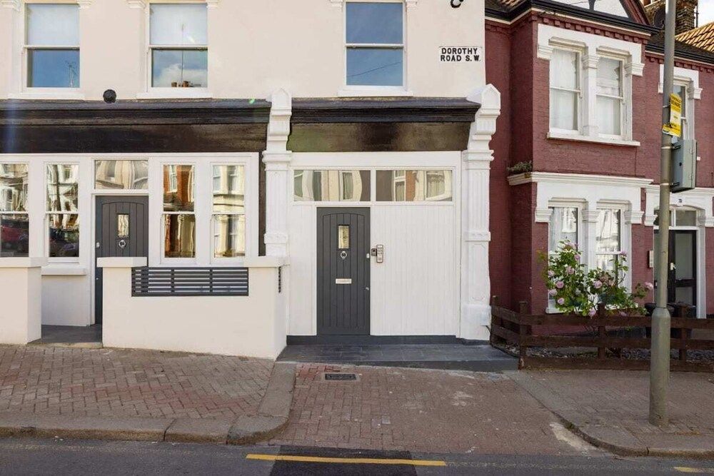 undefined The Battersea Classic - Charming 2bdr Flat With Study Room 2