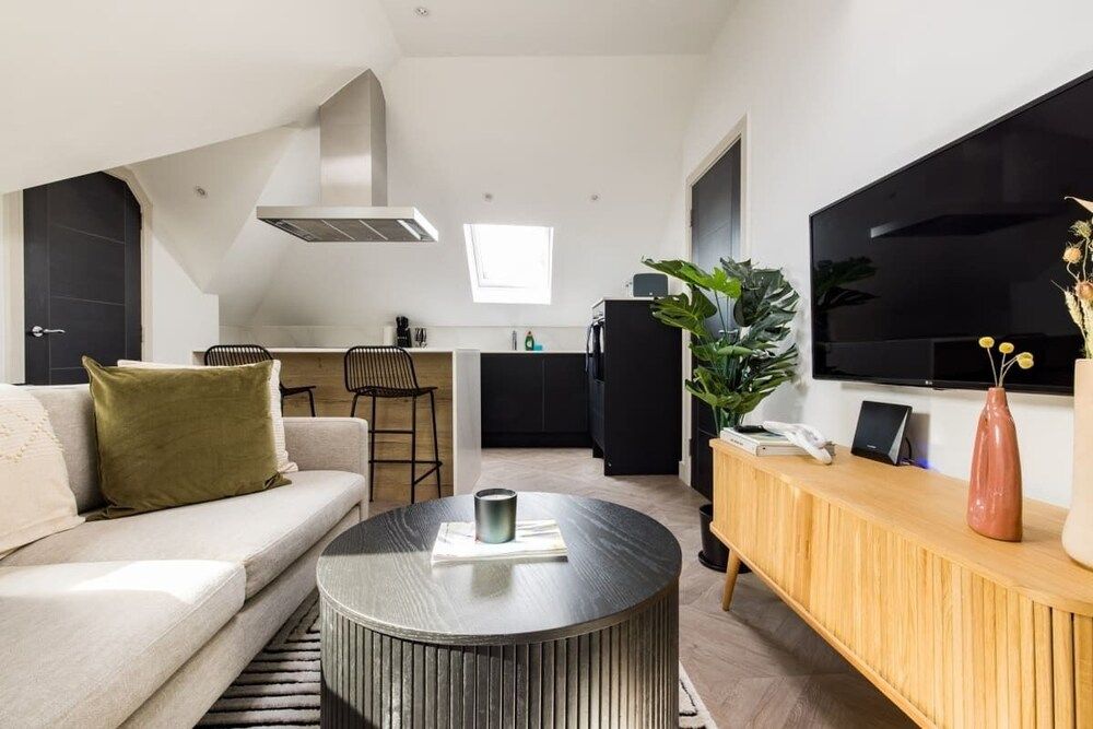 undefined The Battersea Classic - Charming 2bdr Flat With Study Room 8