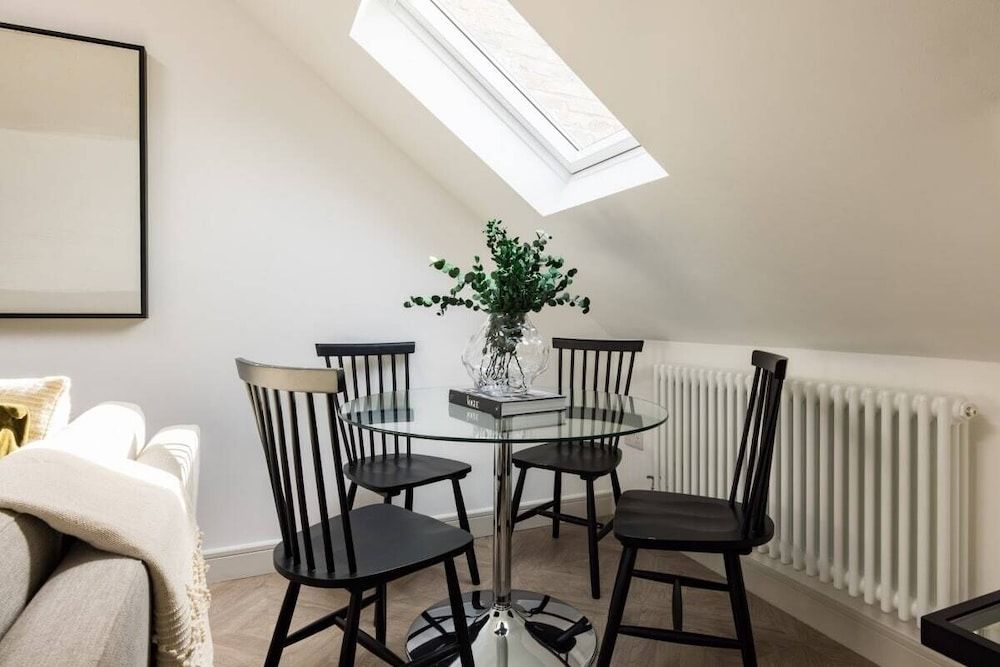 undefined The Battersea Classic - Charming 2bdr Flat With Study Room 4