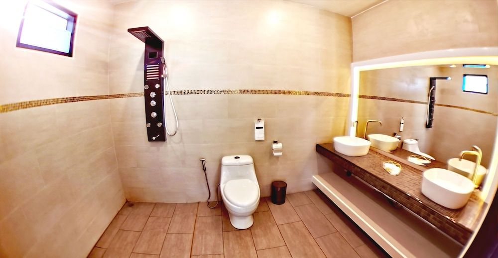 GOLDLAND Luxury Pool Villa Pattaya Walking Street 8 Bedrooms Luxury Villa 9