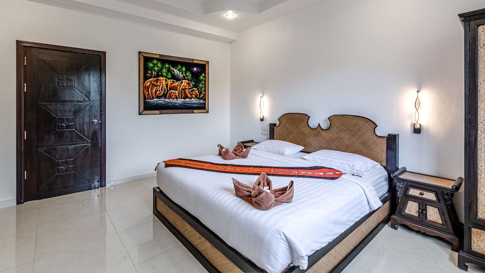 GOLDLAND Luxury Pool Villa Pattaya Walking Street 8 Bedrooms Luxury Villa 6