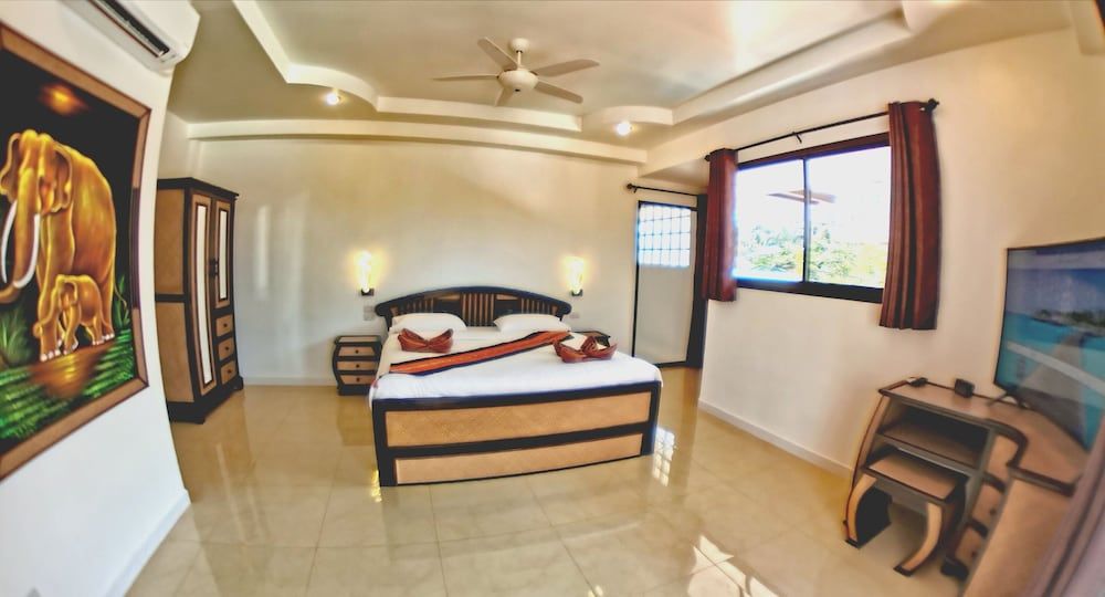 GOLDLAND Luxury Pool Villa Pattaya Walking Street 8 Bedrooms Luxury Villa 4