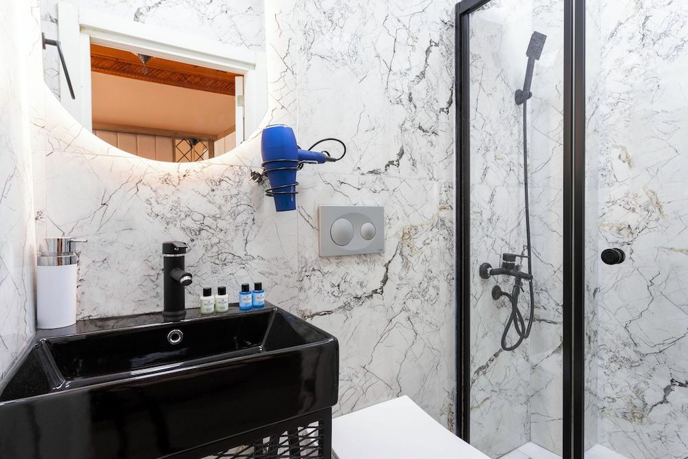 Astra Boutique Hotel Standard Triple Room 7