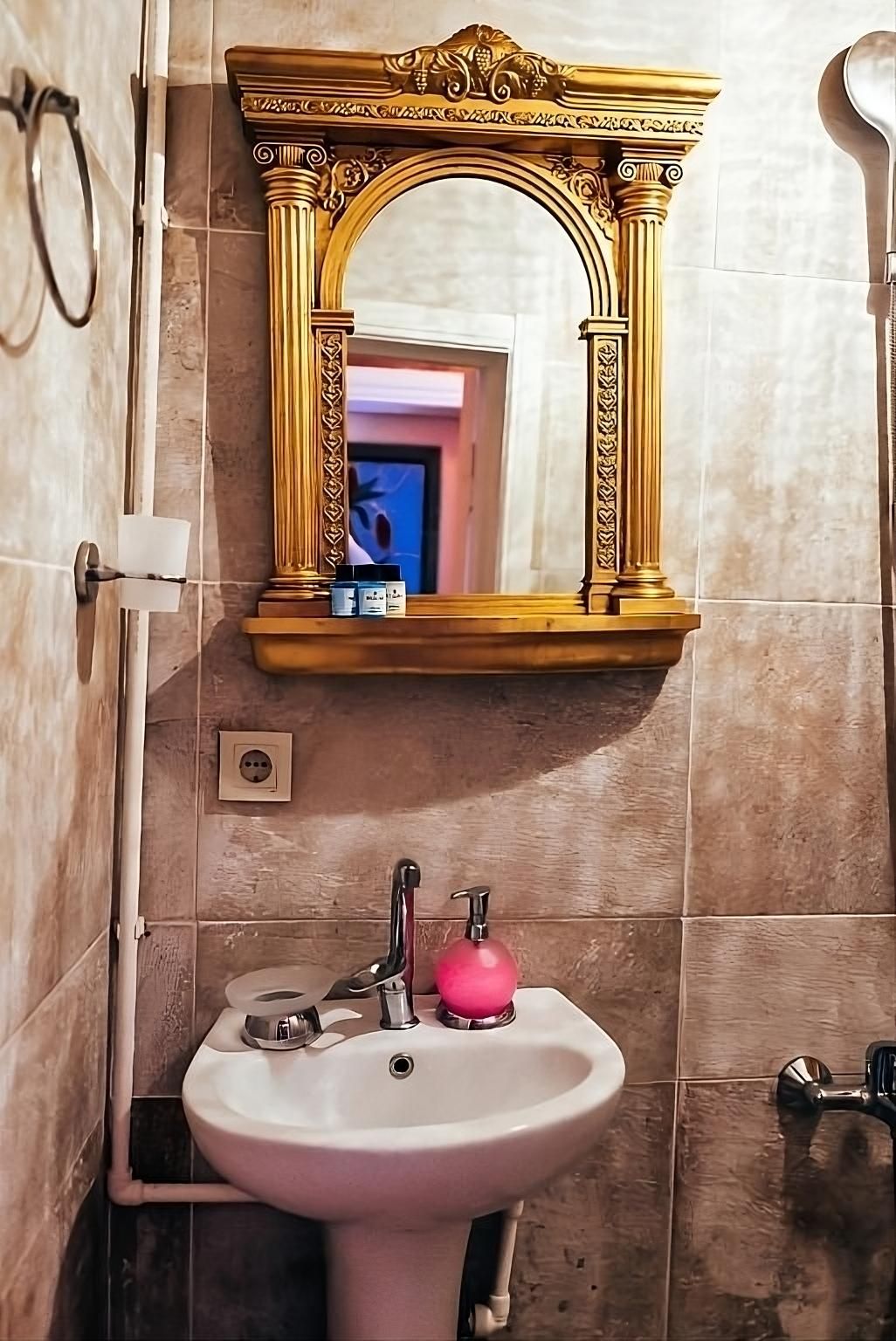 Economy Double room with a shared bathroom