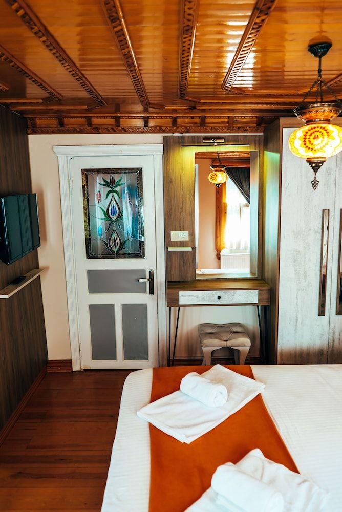 Astra Boutique Hotel Standard Triple Room 9