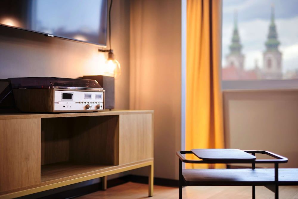 Jaz in the City Vienna Suite (Backbeat) 6