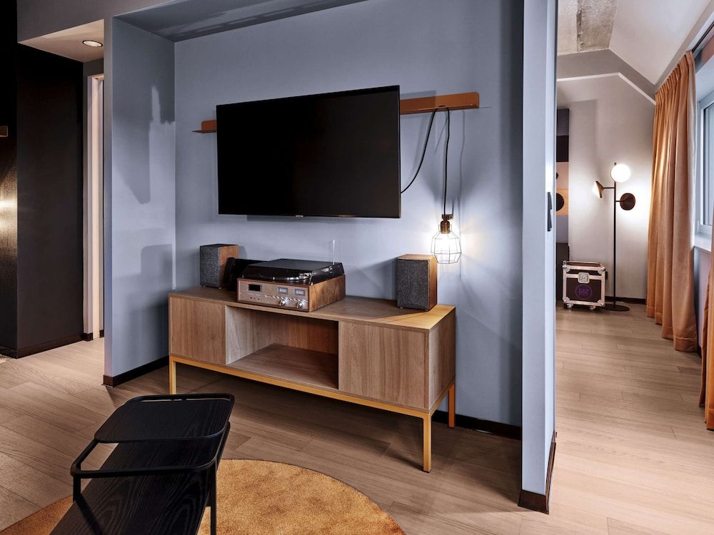 Jaz in the City Vienna Suite (Backbeat) 10