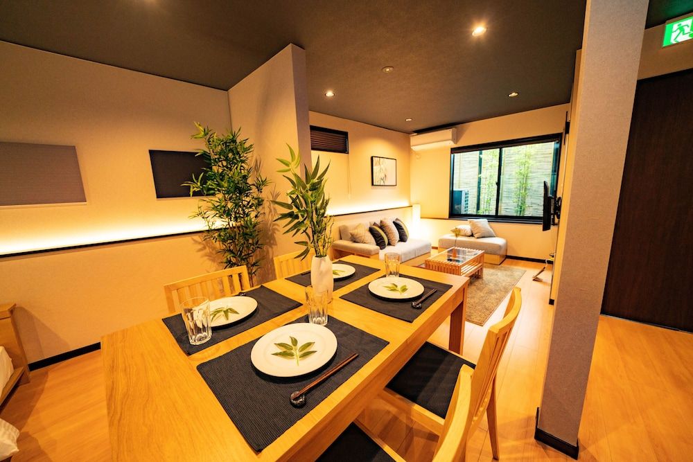 undefined East One 5