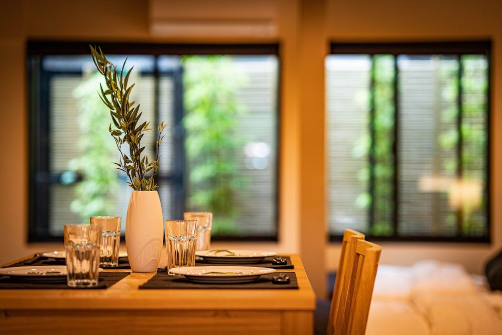 undefined East One 7