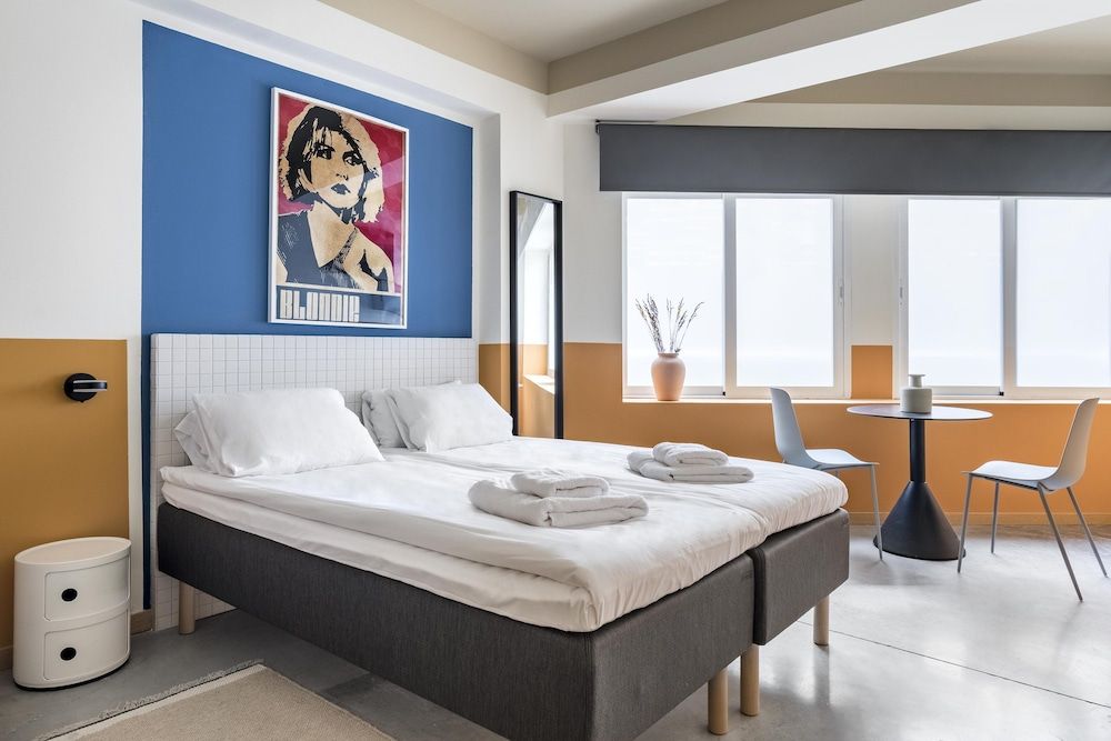 Bob W Chueca Quiet Chueca Design Studio 2