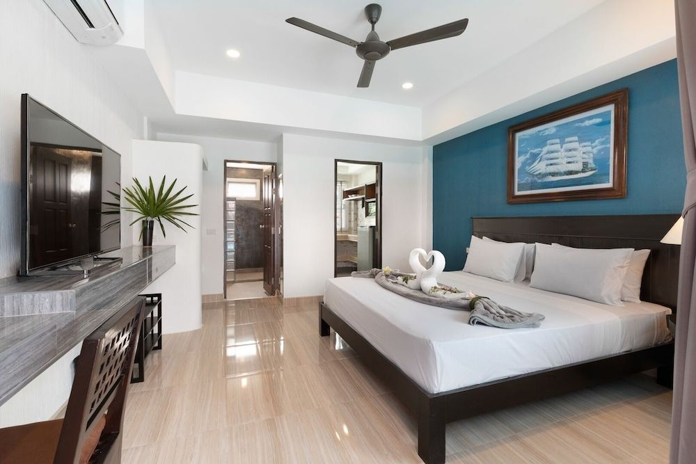 Chateau de Lamai Deluxe Room, Pool View