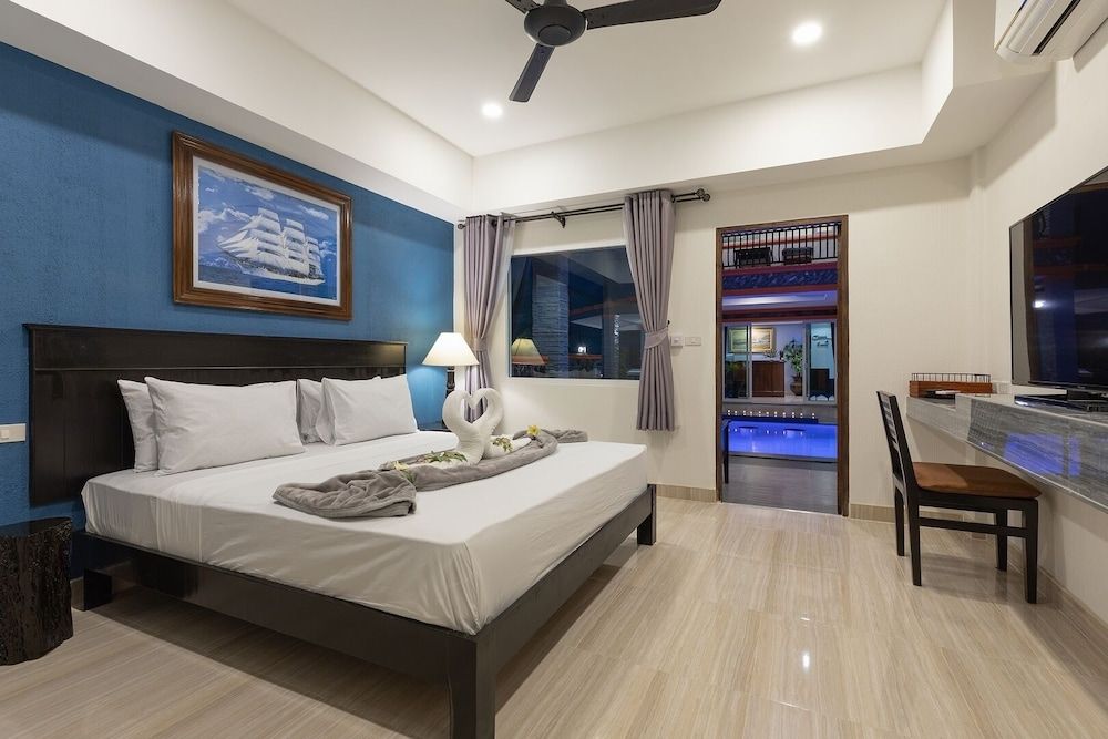 Chateau de Lamai Deluxe Room, Pool View 4