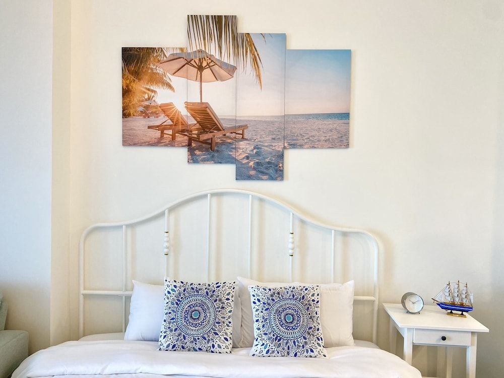 undefined Marco Polo - Pastel Studio with Stunning Aerial City Views 10