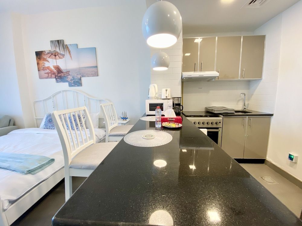 undefined Marco Polo - Pastel Studio with Stunning Aerial City Views 5