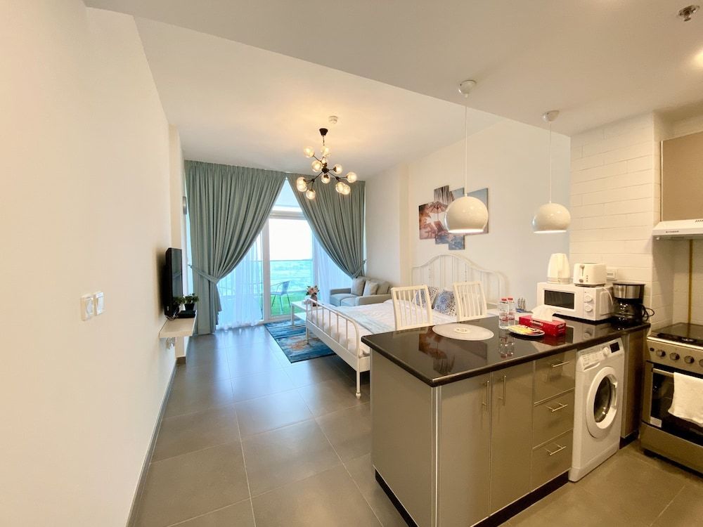 undefined Marco Polo - Pastel Studio with Stunning Aerial City Views 9