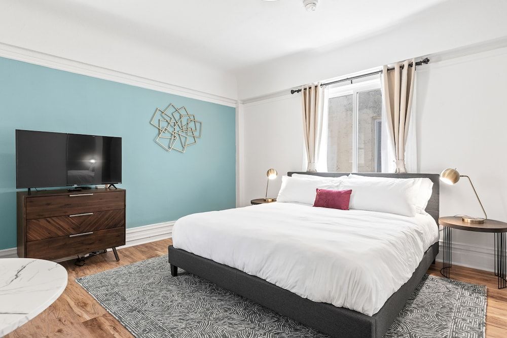 Premium Room, 1 King Bed, Non Smoking (Self Check-in with Virtual Front Desk)