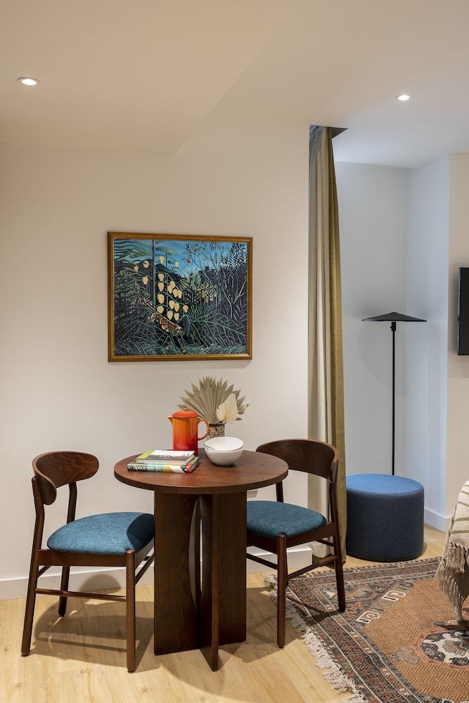 Cove Landmark Pinnacle Studio Apartment 4