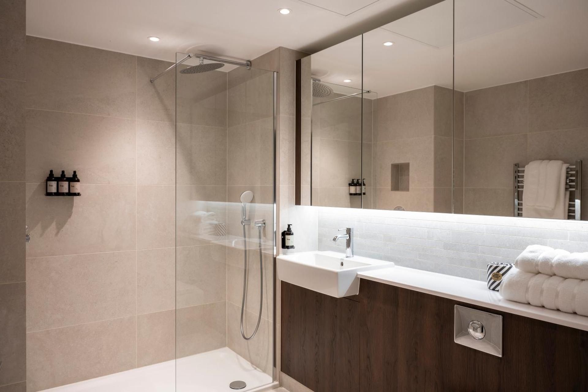 Cove Landmark Pinnacle Studio