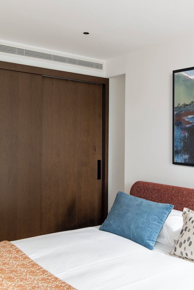 Cove Landmark Pinnacle Studio Apartment 7