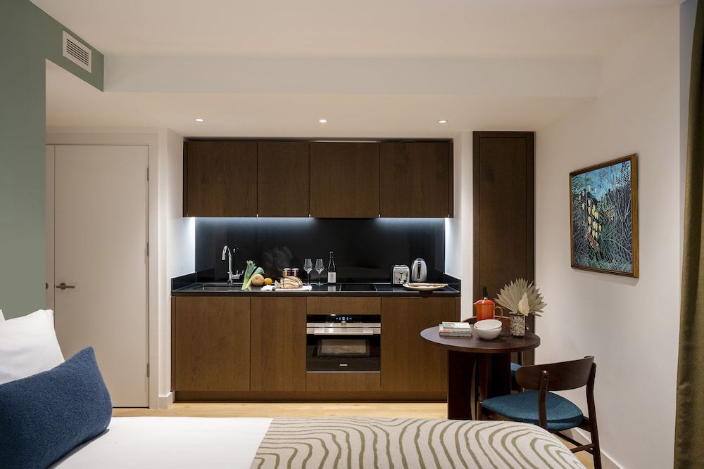 Cove Landmark Pinnacle Studio Apartment 6