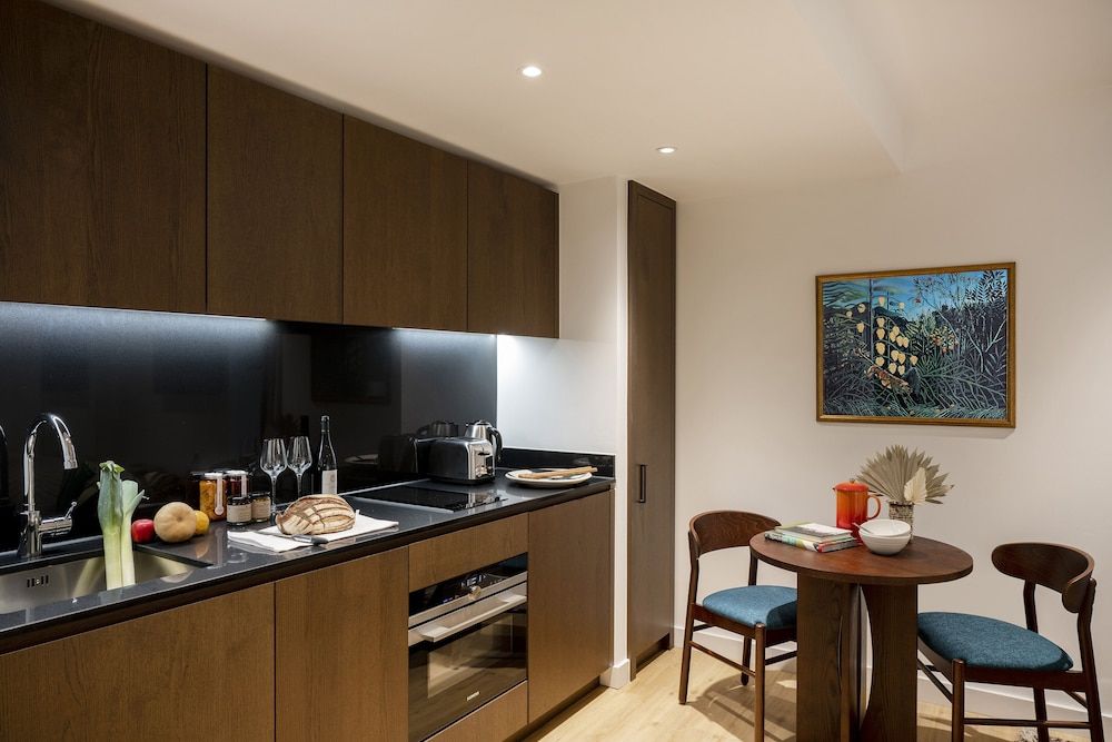 Cove Landmark Pinnacle Studio Apartment 5