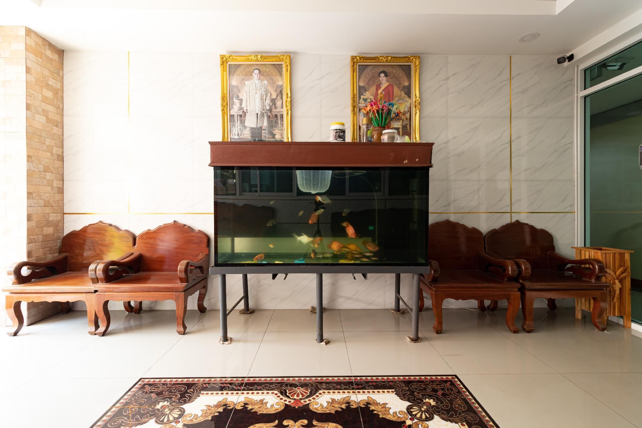 undefined Tree Place 2