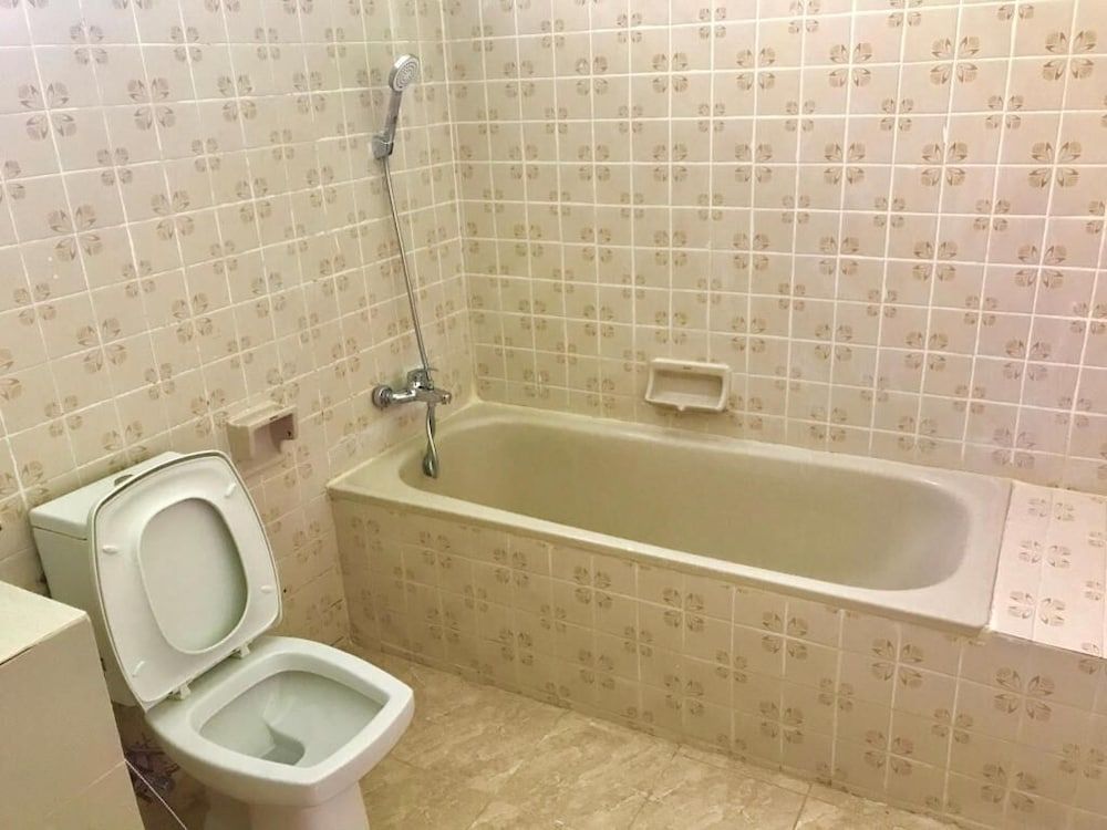 Deep Soaking Bathtub