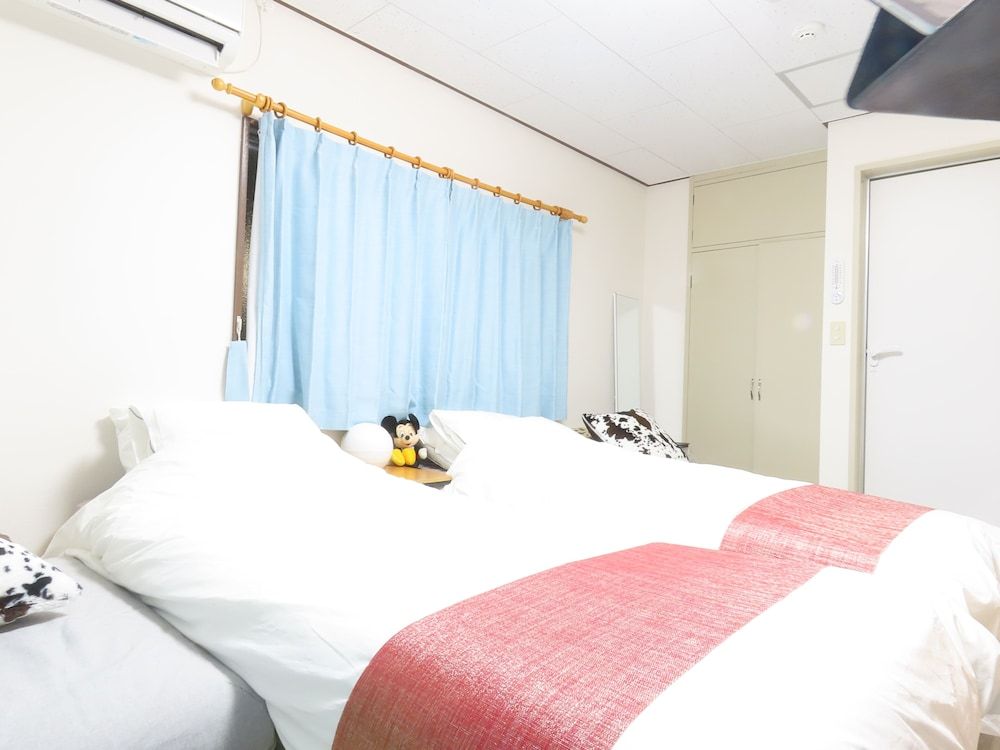 undefined Rolands House 301 8