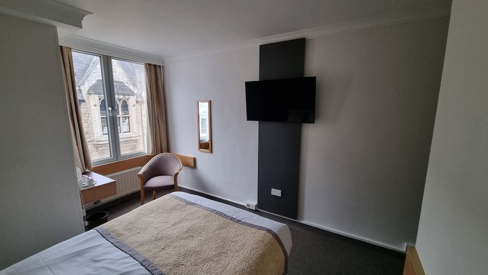 undefined Lancaster Hall Hotel 10