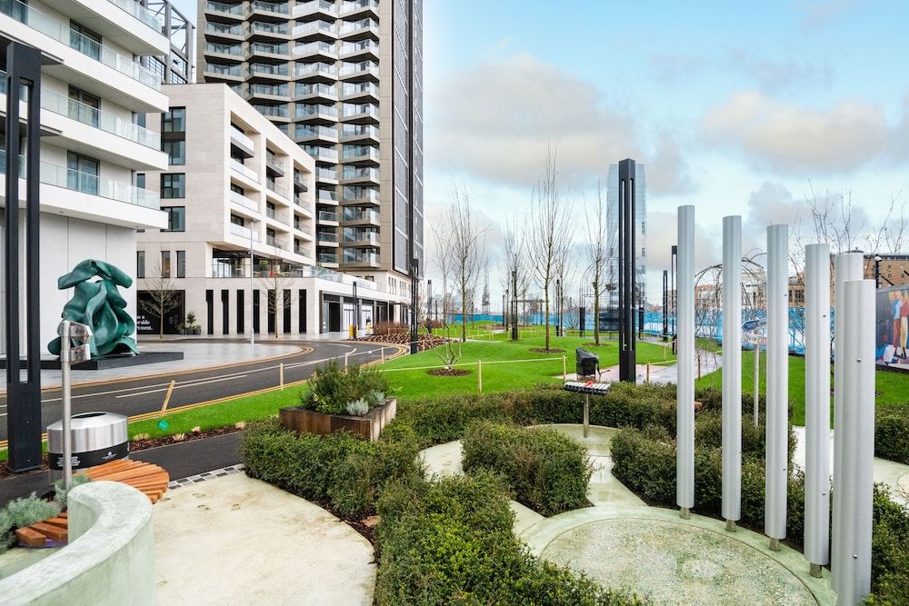 undefined Stunning two Bedroom Docklands Apartment With Balcony 5