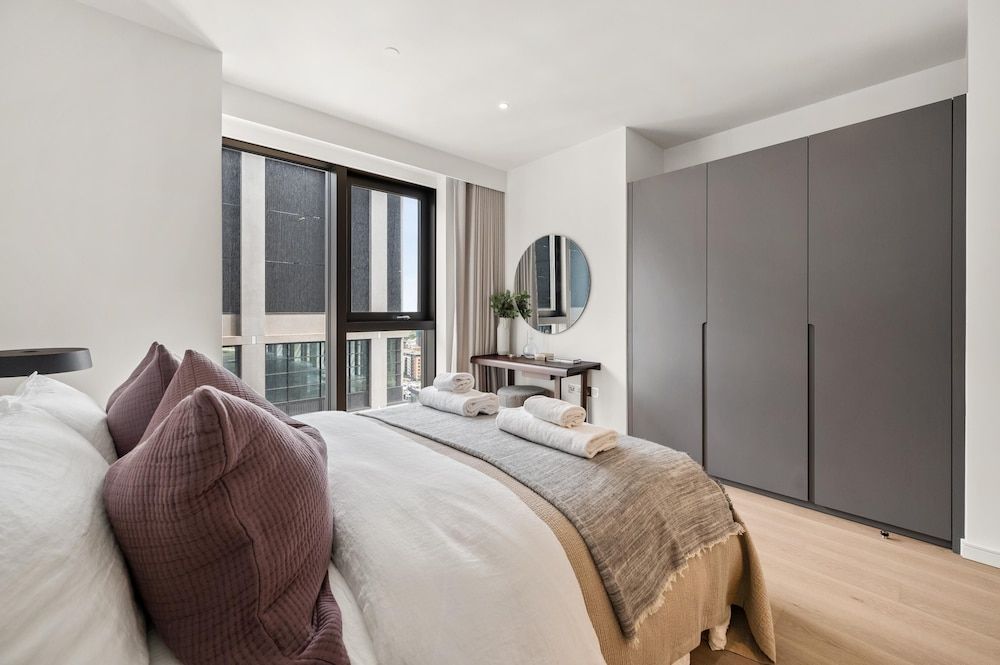 undefined Stunning two Bedroom Docklands Apartment With Balcony 10