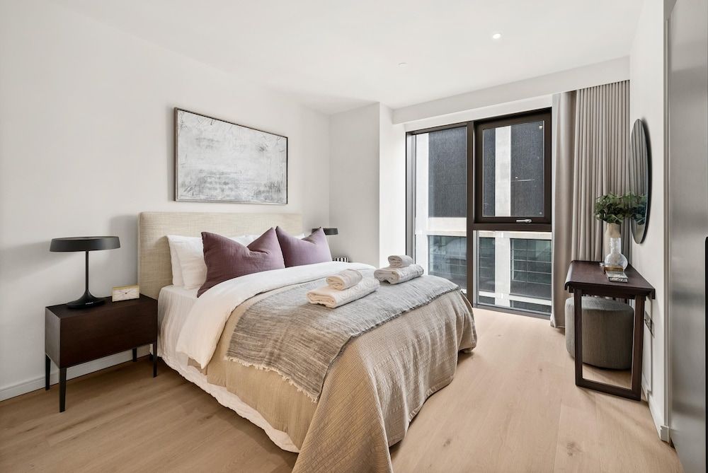 undefined Stunning two Bedroom Docklands Apartment With Balcony 9