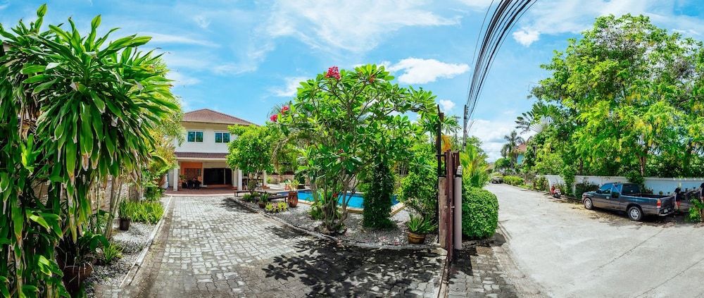 undefined Captivating 3-bed Villa in Muang Pattaya 2