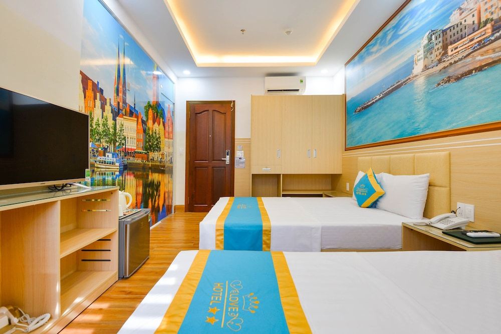 Love Hotel Airport Deluxe Triple Room 4