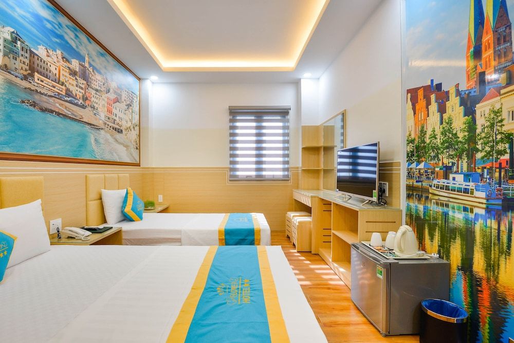 Love Hotel Airport Deluxe Triple Room