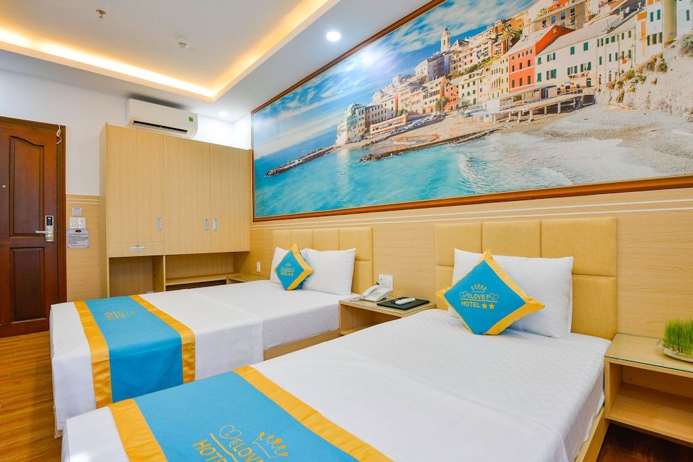 Love Hotel Airport Deluxe Triple Room 6