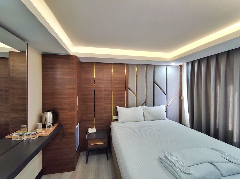 The Golden Pera's Hotel & Spa Economy Double Room 2