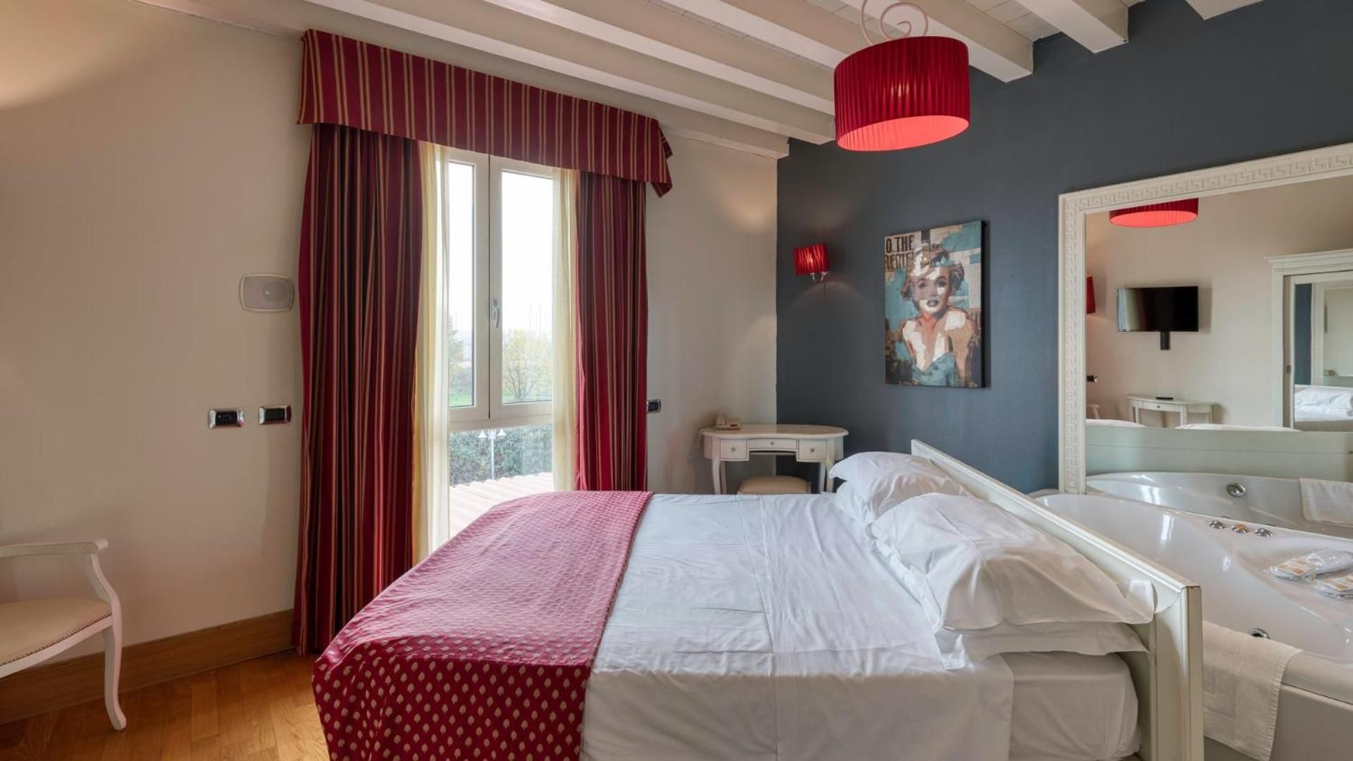 Double Room with Spa Bath
