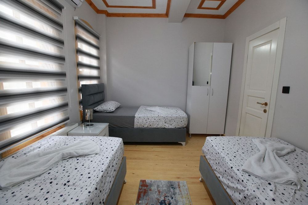 undefined Rota Apart 2