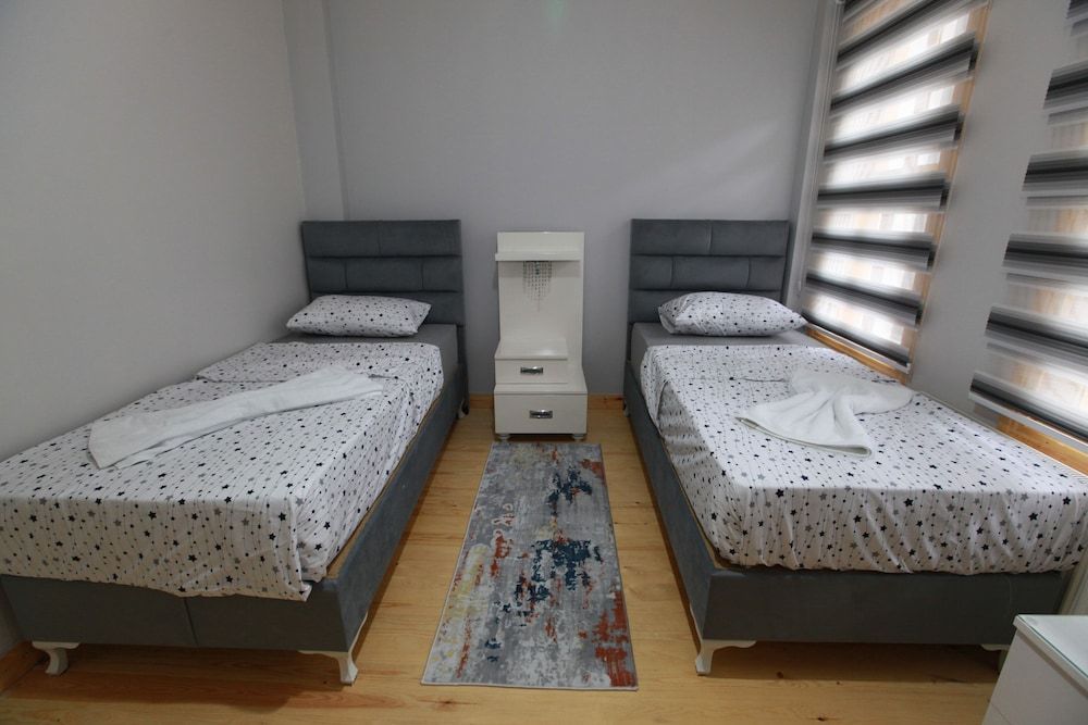 undefined Rota Apart 3
