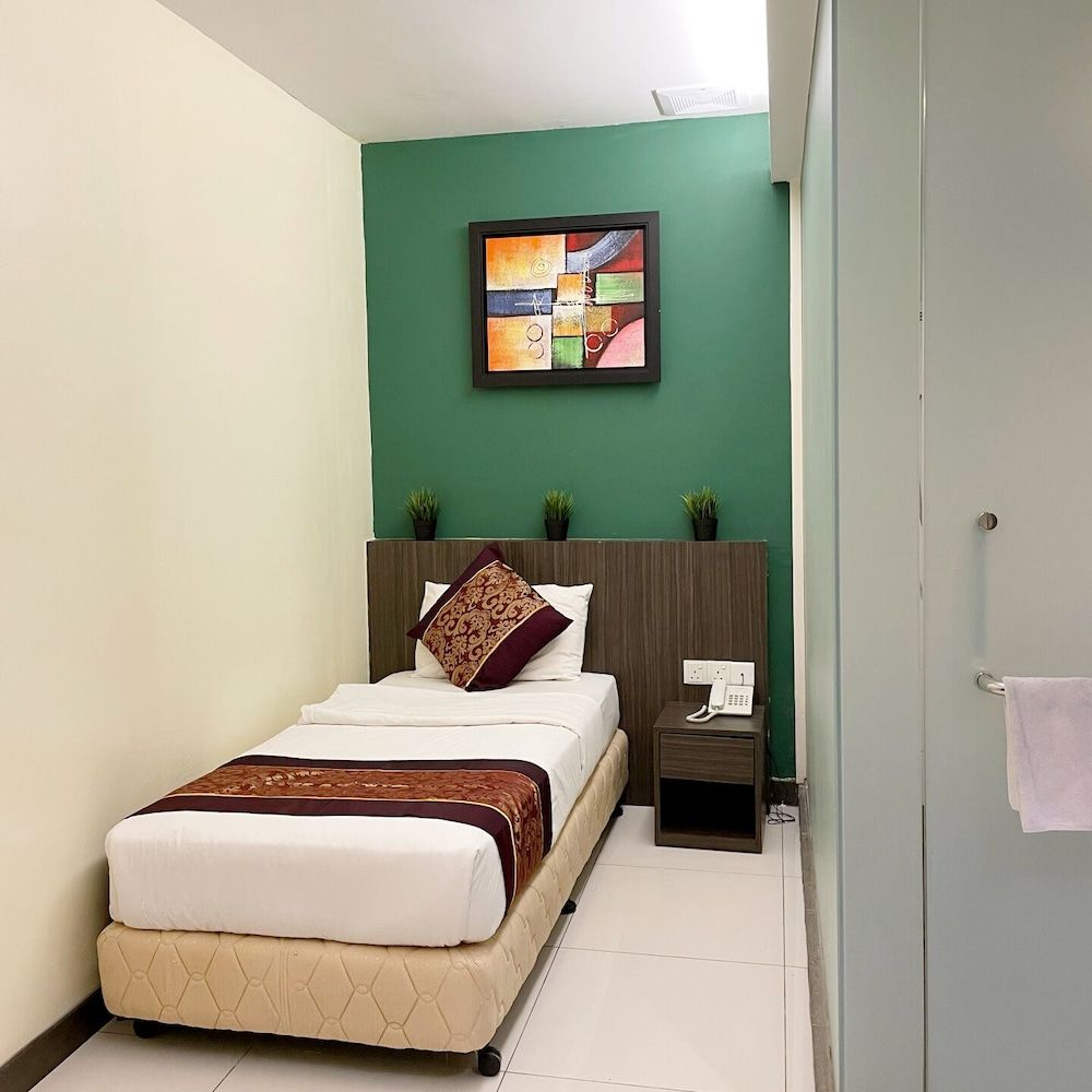 ESQ Shamelin Hotel Deluxe Single Room 6