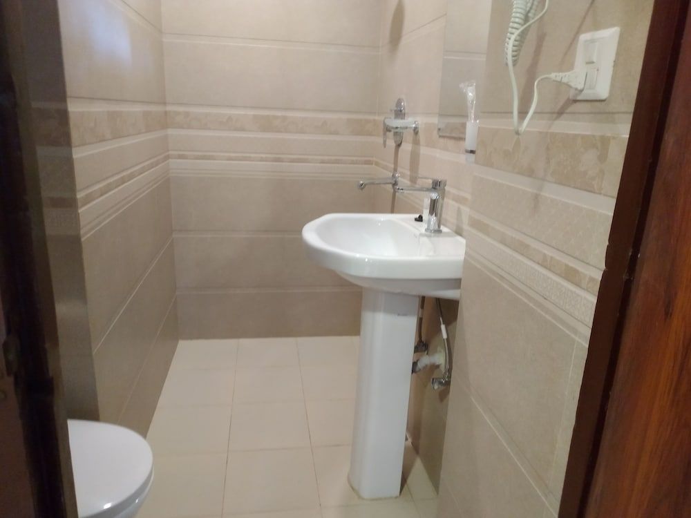 Hotel Green Plum Deluxe Double or Twin Room 14